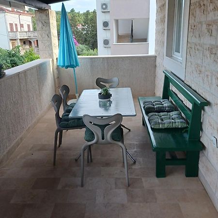 Apartments Marino - Near Family Friendly Beach Supetar Exteriér fotografie